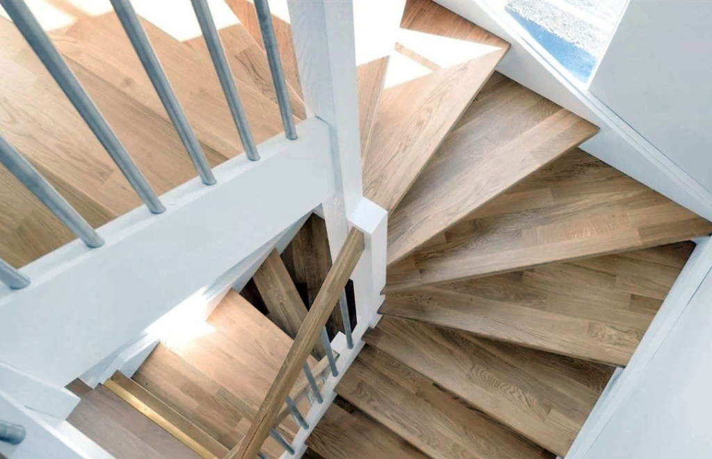 Tangga Winder (Tangga Belok Tanpa Bordes)